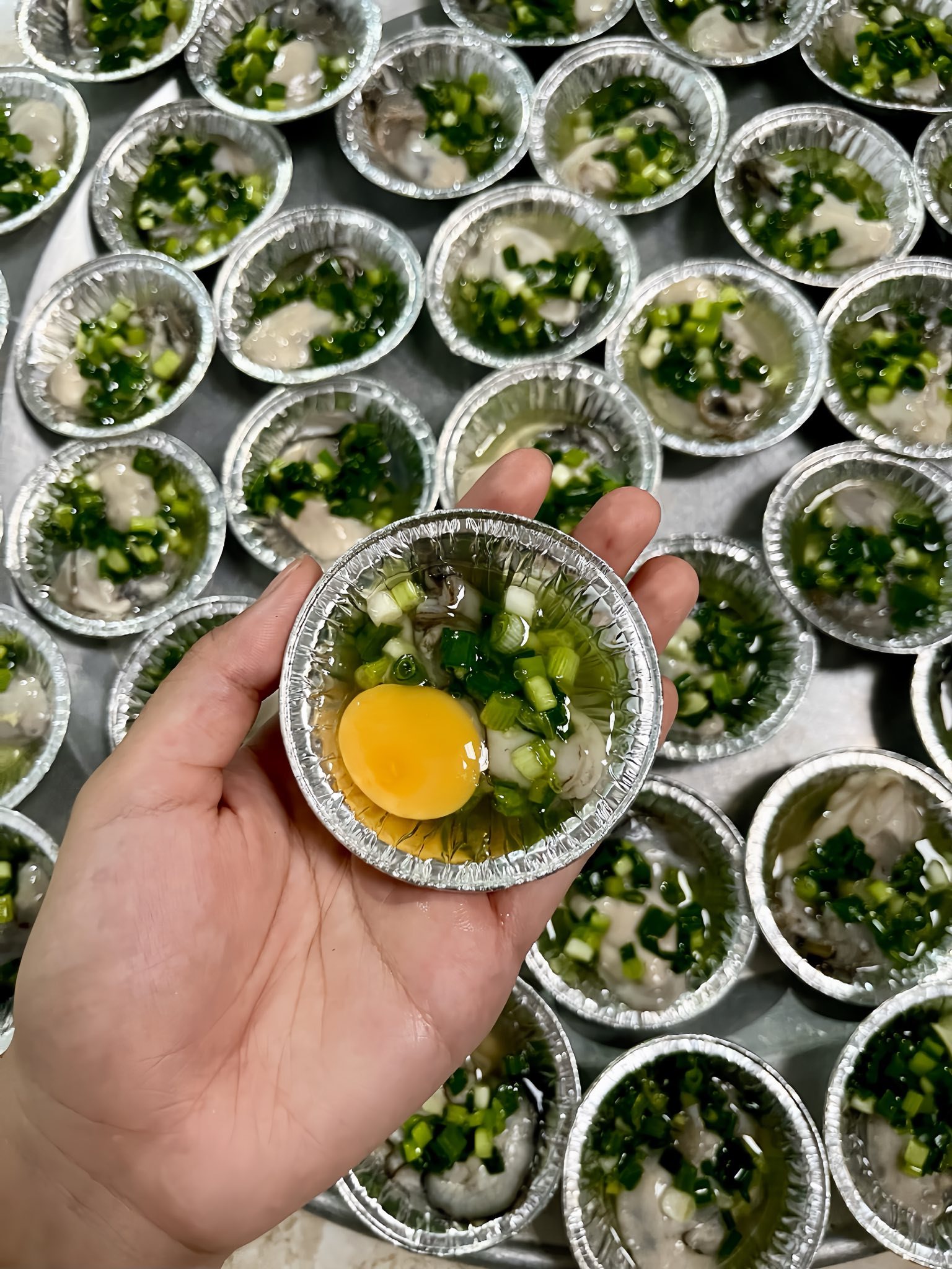Chén bạc đựng hàu nướng trứng cút mỡ hành OneGo