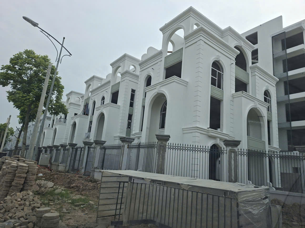 Thi công Phào chỉ xốp