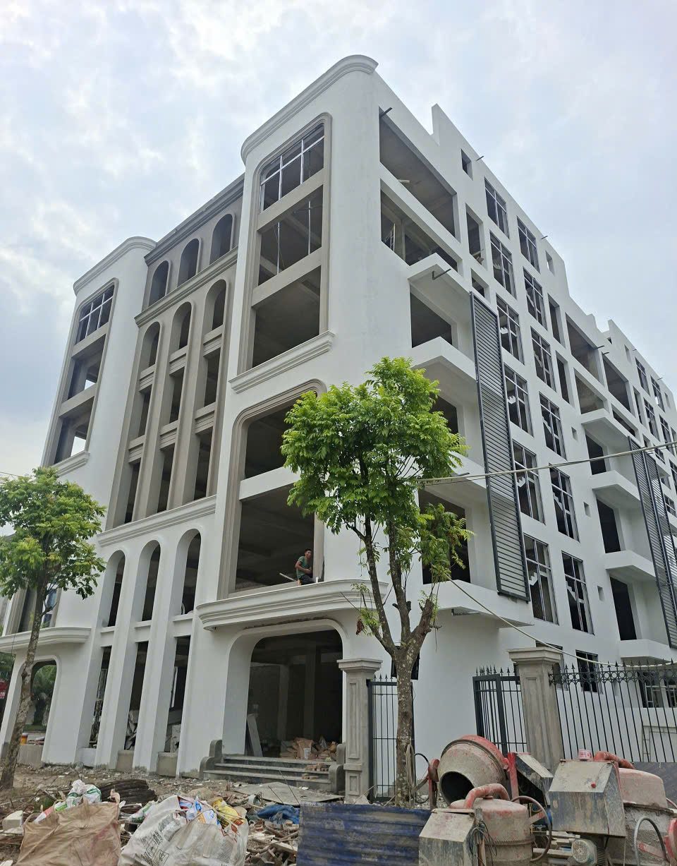 Thi công Phào chỉ xốp